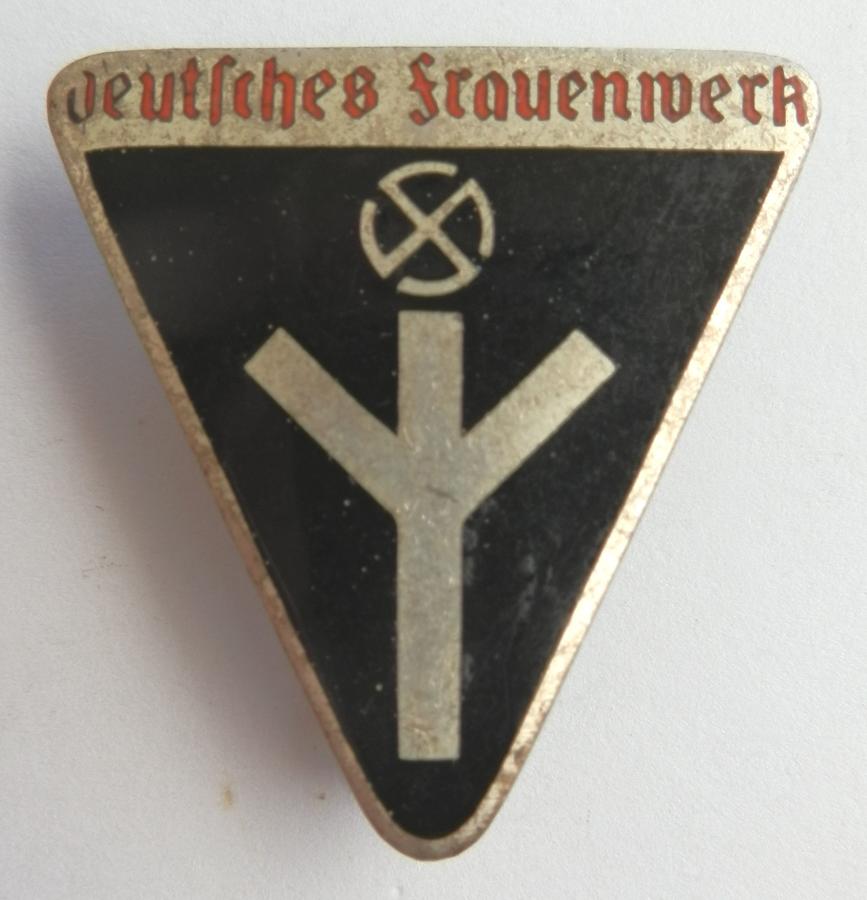 Deutsches Frauenschaft Women's Membership Pin Badge