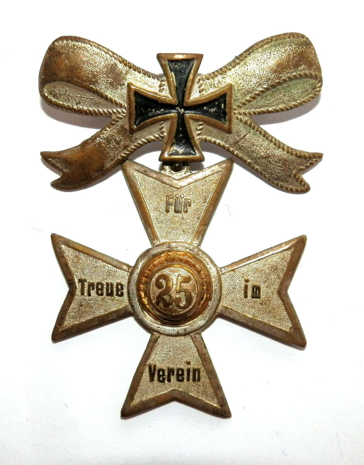 Fur 25 Teue iM Verein '25 years Service Cross'.