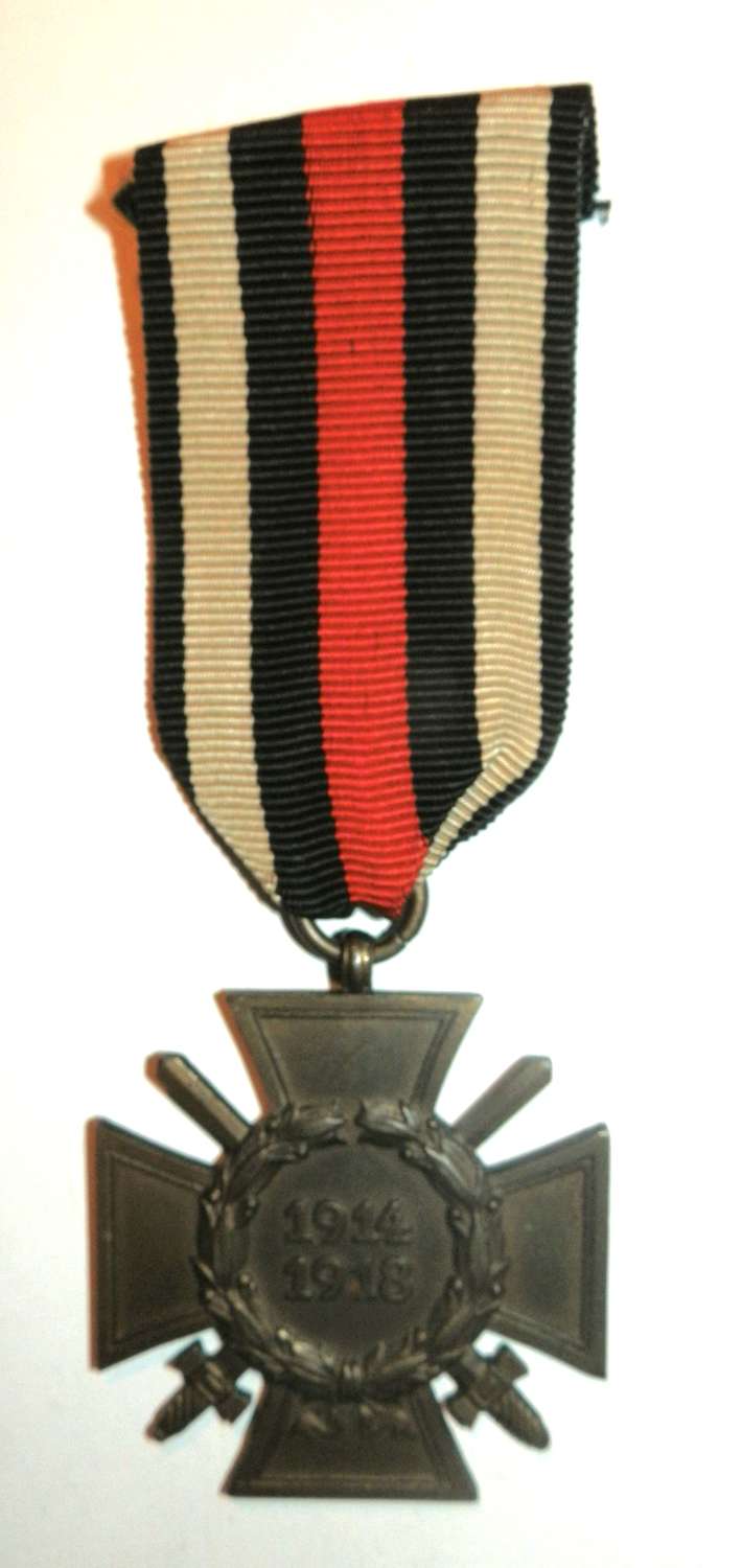 WWI Combatants Cross of Honour 1914-18. Maker marked O & B.