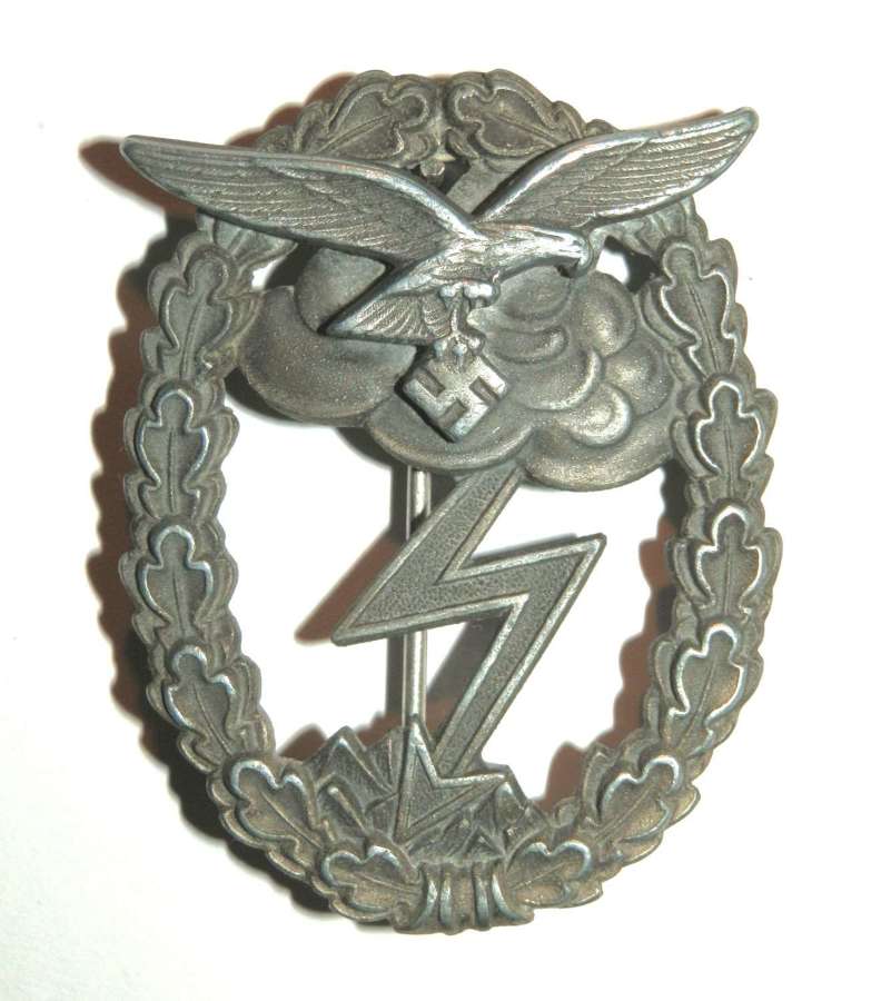 Luftwaffe 'Erdkampfabzeichen' Ground Combat Badge.